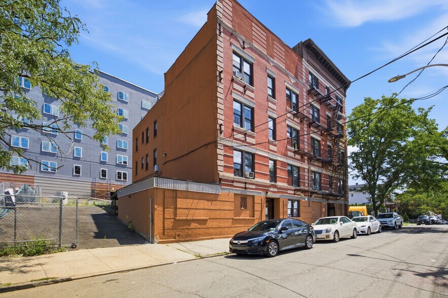 More Photos Of 258 Woodworth Ave, Yonkers Apartments For Sale