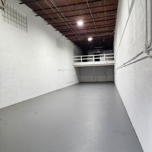 More Photos Of 460 W 84th St, Hialeah Showroom For Lease