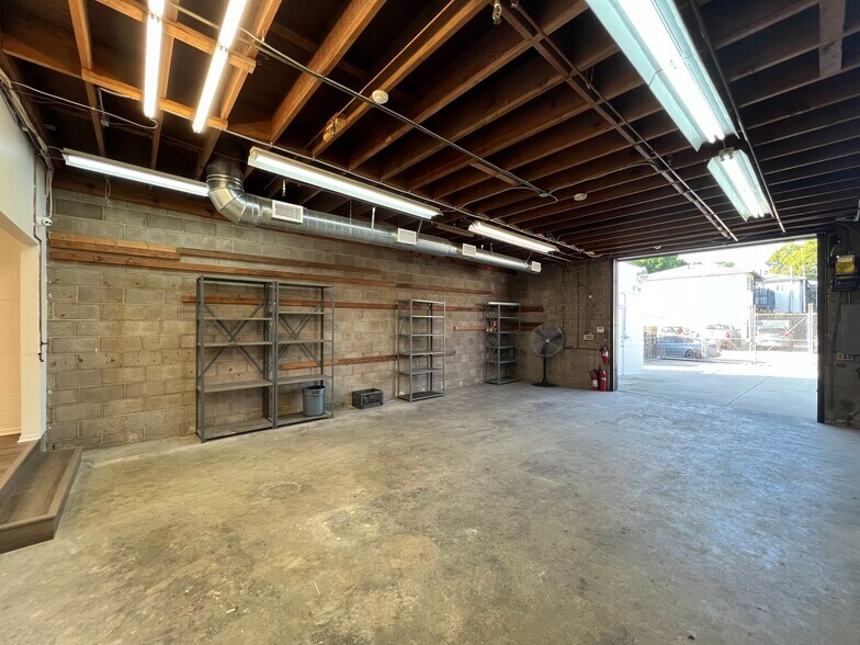 More Photos Of 5639 Cahuenga Blvd, North Hollywood Warehouse For Sale