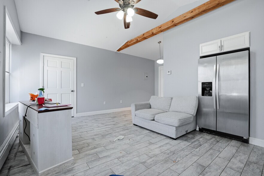 More Photos Of 632 Fall River Ave, Seekonk Apartments For Sale