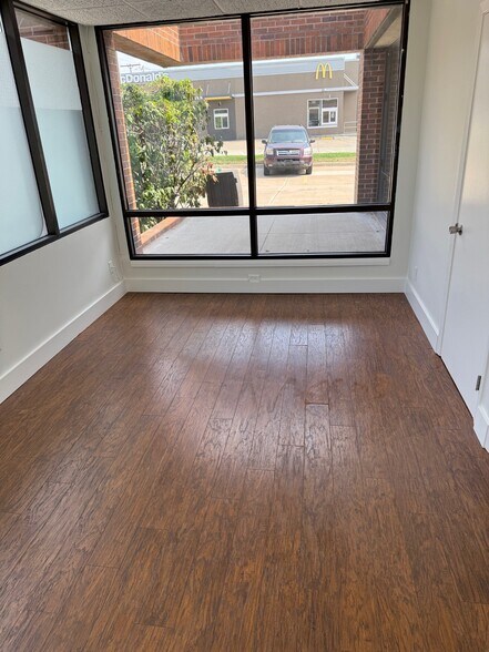 More Photos Of 244 E US Highway 69, Claycomo Office For Lease