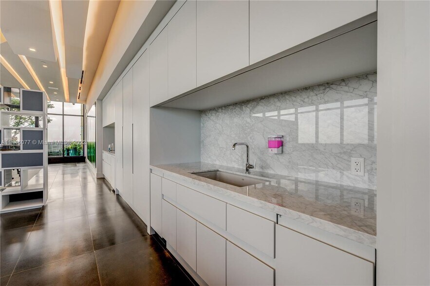 More Photos Of 19790 W Dixie Hwy, Aventura Office For Lease