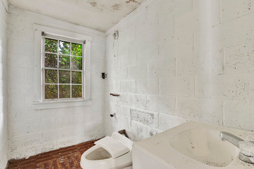 More Photos Of 4710 Augusta Rd, Savannah Flex For Sale