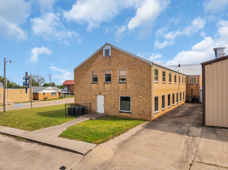 More Photos Of 727 4th St, Healdton Religious Facility For Sale