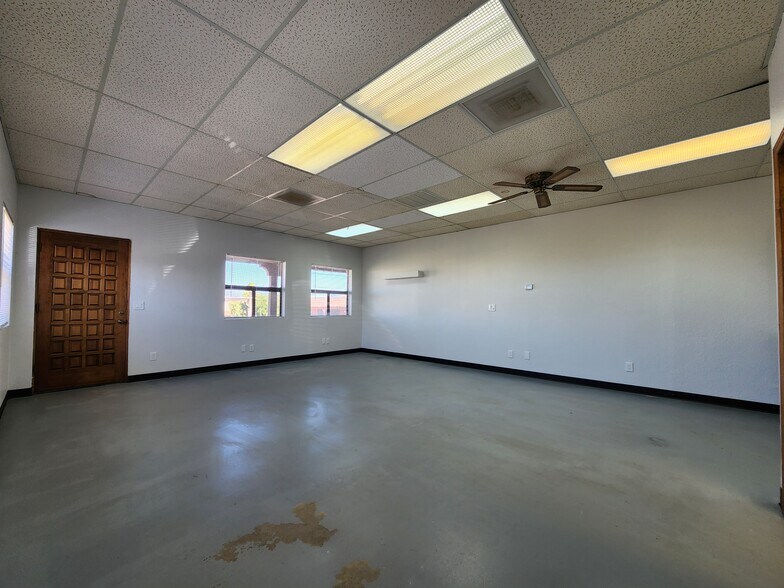 More Photos Of 16913 E Enterprise Dr, Fountain Hills Storefront Retail Office For Lease