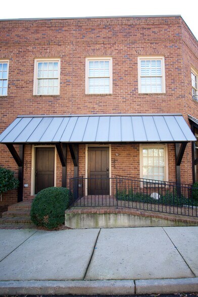 More Photos Of 5829 Clarion St, Cumming Business Park For Lease