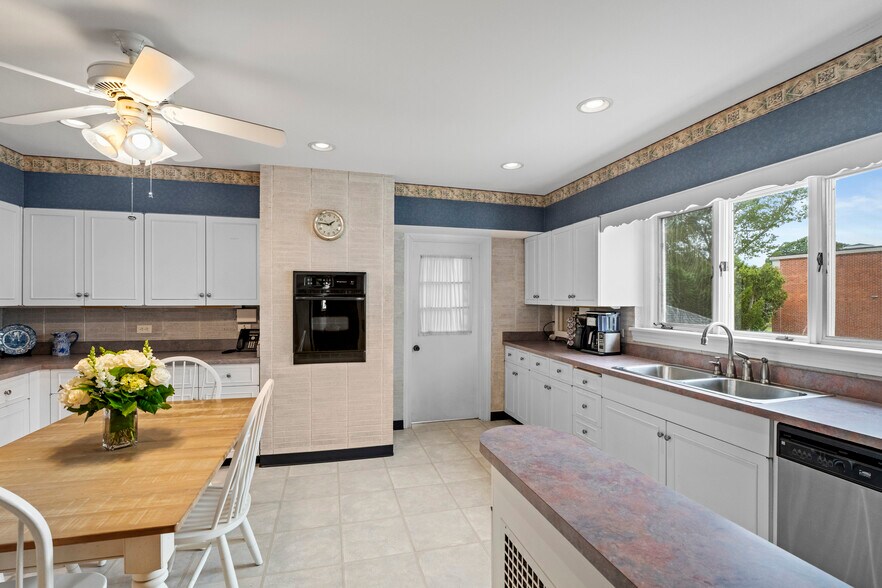 More Photos Of 32 E Main St, Mystic Office For Sale