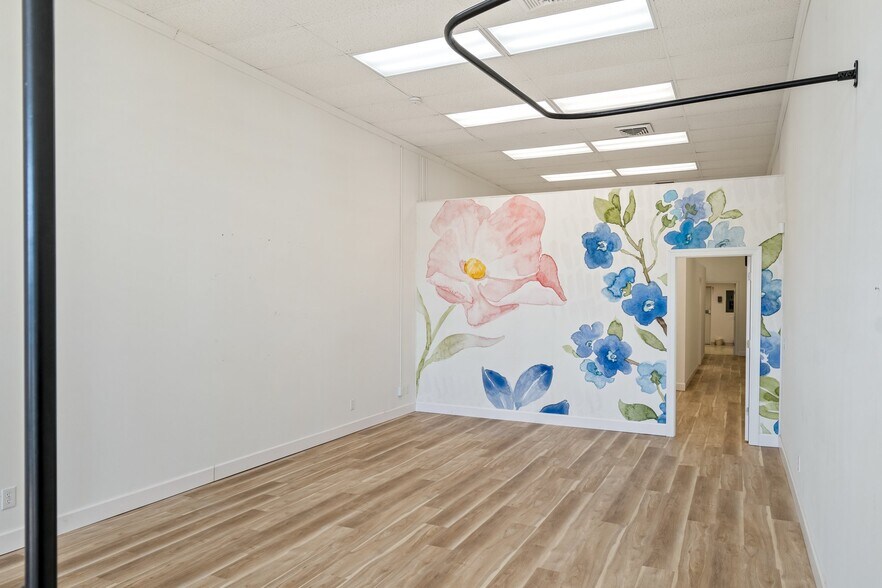 More Photos Of 1202 S James Campbell Blvd, Columbia General Retail For Lease