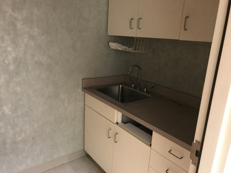 More Photos Of 239 Northern Blvd, Clarks Summit Medical For Lease