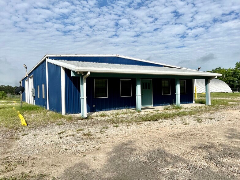 More Photos Of 4512 S Highway 35, Alvin Light Manufacturing For Lease