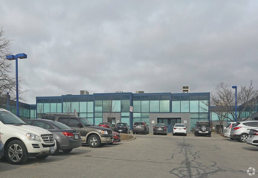 More Photos Of 145 Traders Blvd E, Mississauga Showroom For Sale