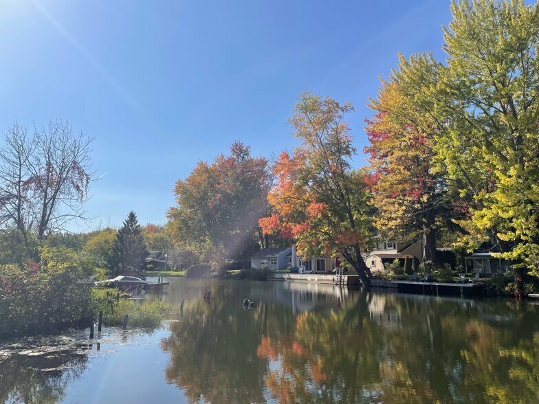 More Photos Of 9503 Hitchcock Point, Bridgeport Marina For Sale