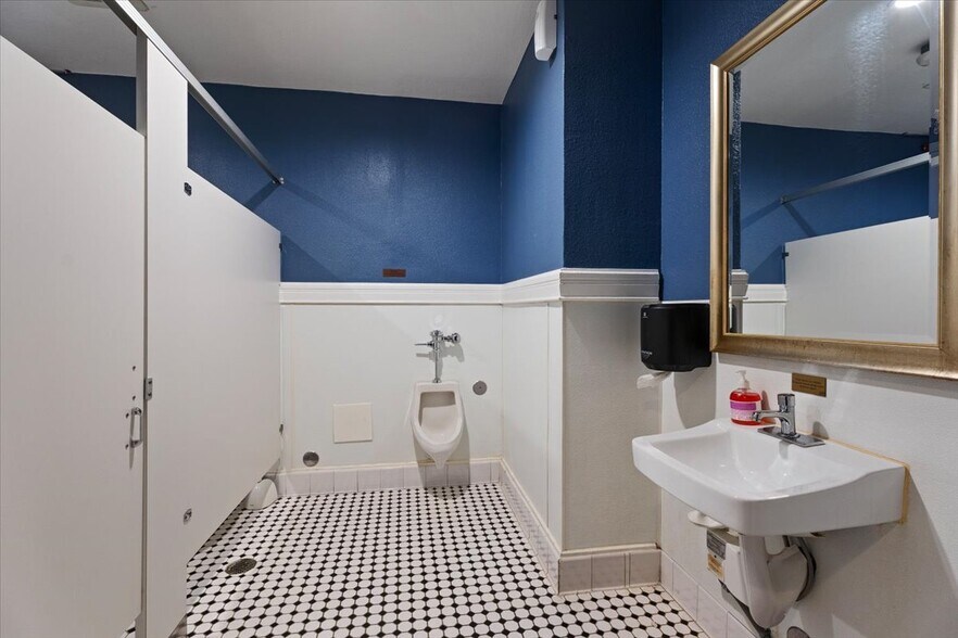 More Photos Of 917 Whittier Blvd, Montebello Storefront For Sale