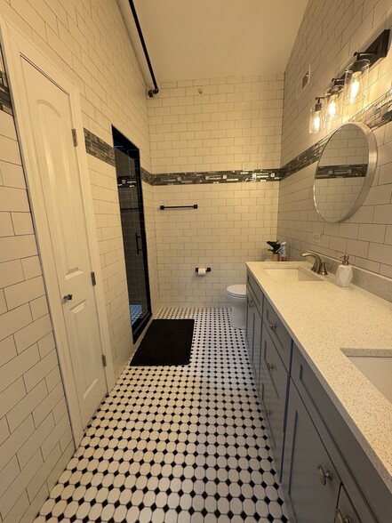 More Photos Of 2244 Ferry Rd, Naperville Flex For Sale