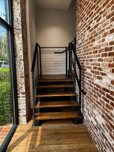 More Photos Of 802 Rozelle St, Memphis Loft Creative Space For Sale