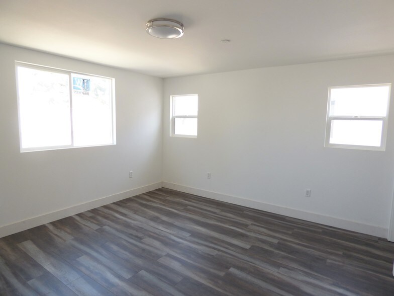 More Photos Of 6732 Irvine Ave, North Hollywood Apartments For Sale