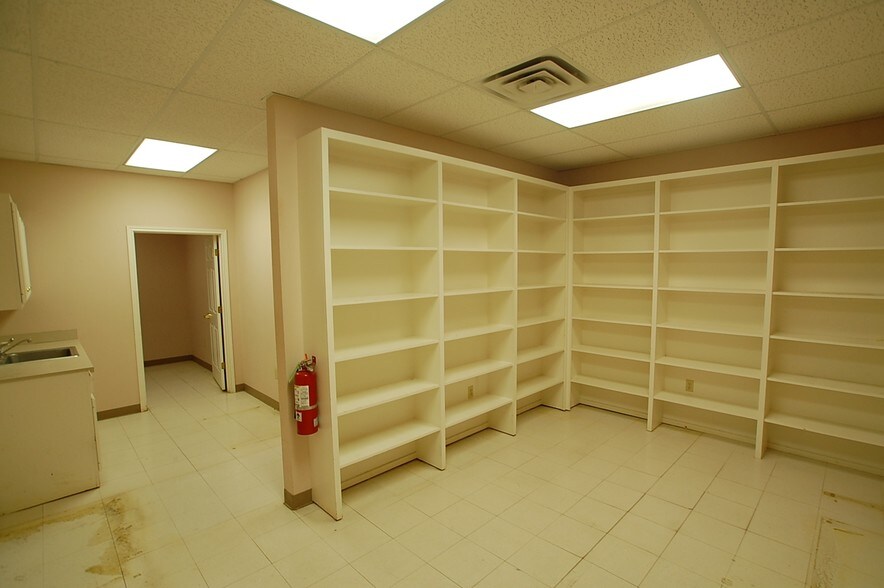 More Photos Of 6101 43rd St, Lubbock Storefront For Lease