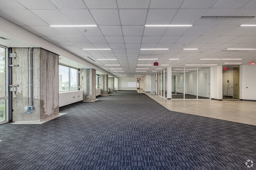 More Photos Of 365 Canal St, New Orleans Office For Lease