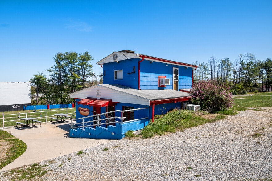 More Photos Of 275 Starlight Dr, Christiansburg Theater Concert Hall For Sale