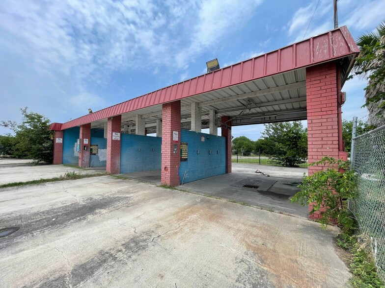 Primary Photo Of 4607 Castle Cross, San Antonio Carwash For Lease