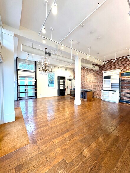 More Photos Of 4000 Magazine St, New Orleans General Retail For Lease