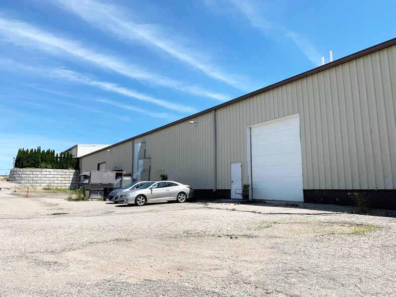 More Photos Of 2758 3 Mile Rd, Grand Rapids Manufacturing For Sale
