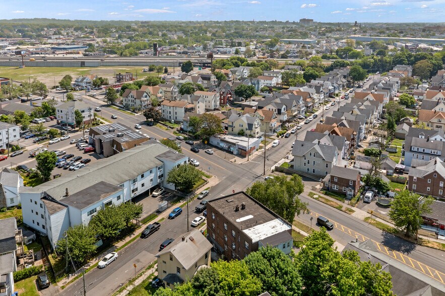 More Photos Of 305 Parrott Ave, Bridgeport Apartments For Sale
