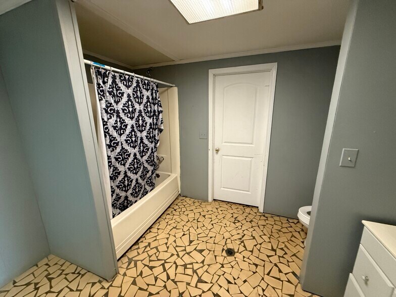 More Photos Of 1429 Athens Rd, Crawford Flex For Sale