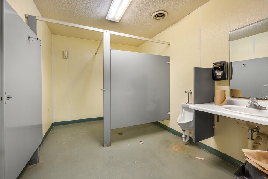 More Photos Of 945 Industrial Dr S, Sauk Rapids Manufacturing For Sale