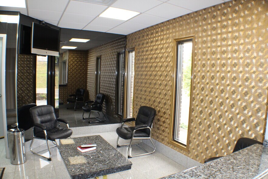 More Photos Of 1637 N Eastman Rd, Kingsport Office For Lease