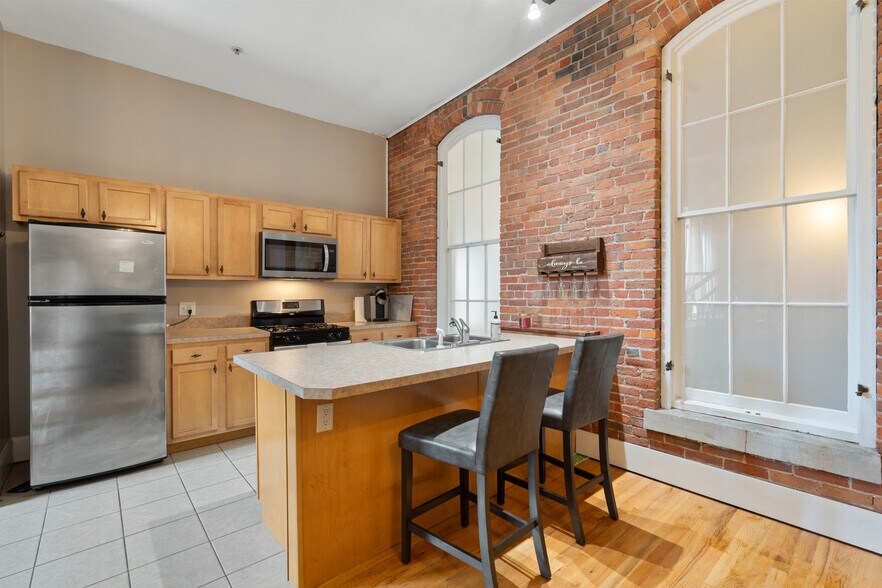 More Photos Of 317 W Fayette St, Syracuse Storefront Retail Office For Sale