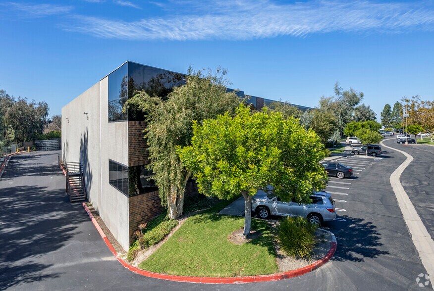 More Photos Of 2820-2834 La Mirada Dr, Vista Manufacturing For Lease