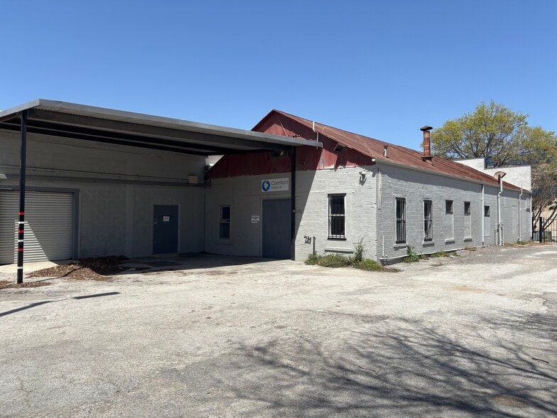 More Photos Of 1116 E Houston St, San Antonio Unknown For Lease