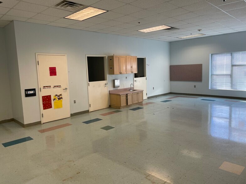 More Photos Of 6701 Crestwood Blvd, Birmingham Daycare Center For Sale
