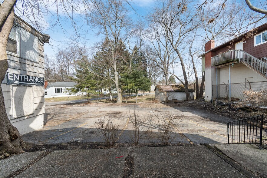 More Photos Of 1177 Canton Rd, Akron Storefront For Sale
