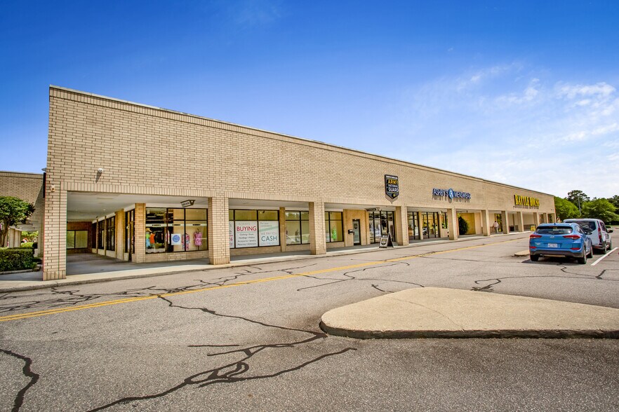 More Photos Of 102-400 Westwood Shopping Ctr, Fayetteville Unknown For Lease