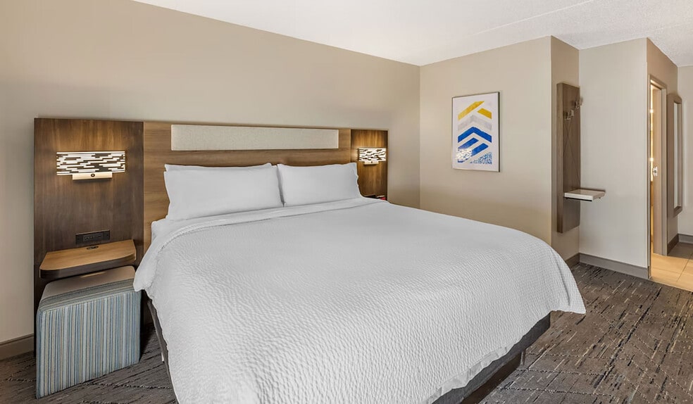 More Photos Of 13330 Cicero Ave, Crestwood Hotel For Sale