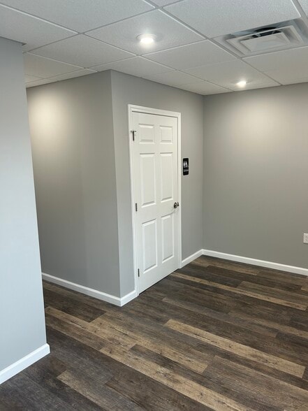 More Photos Of 615 Colonial Park Dr, Roswell Loft Creative Space For Lease