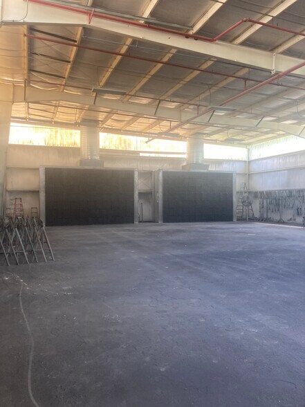 More Photos Of 734 Grantham Ln, New Castle Warehouse For Lease