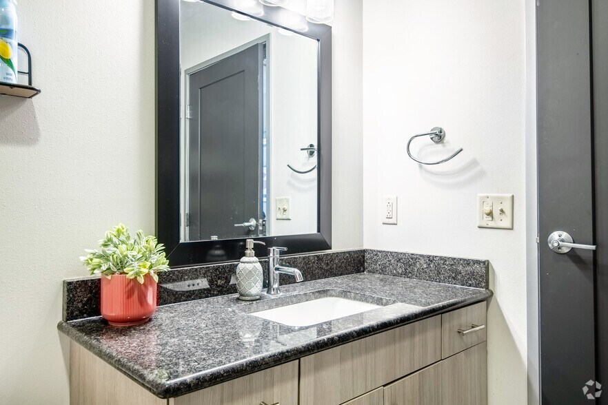 More Photos Of 320 W Broadway, Monona Apartments For Lease