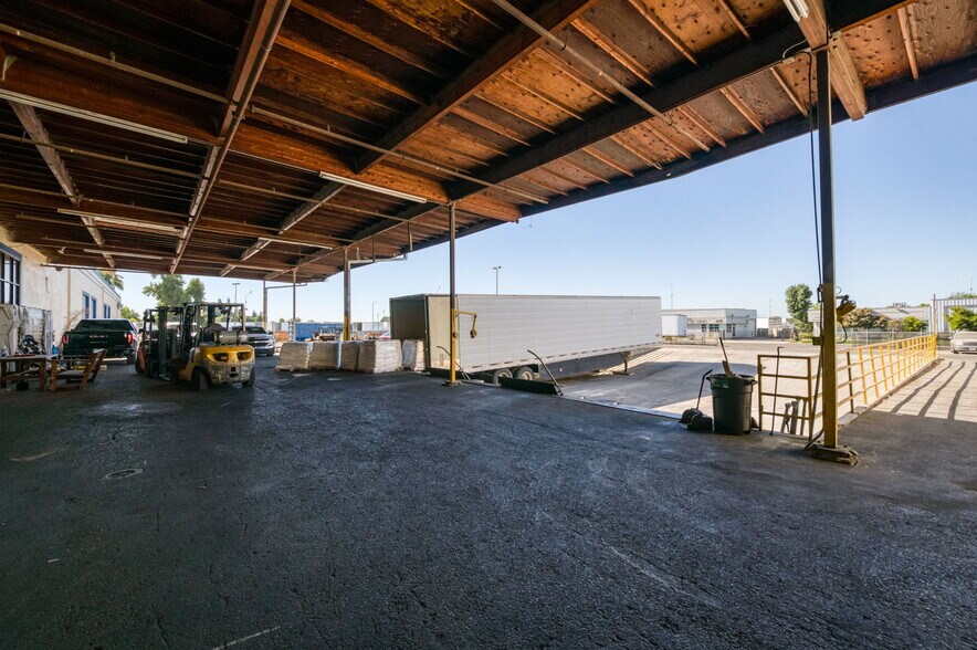 More Photos Of 5333 N Cornelia Ave, Fresno Warehouse For Sale