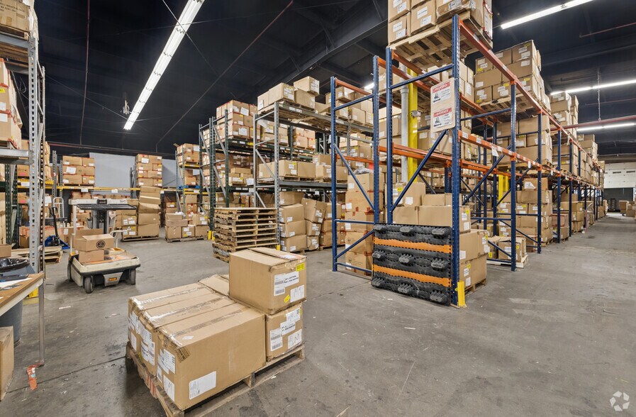 More Photos Of 229-239 Neck Rd, Haverhill Warehouse For Lease