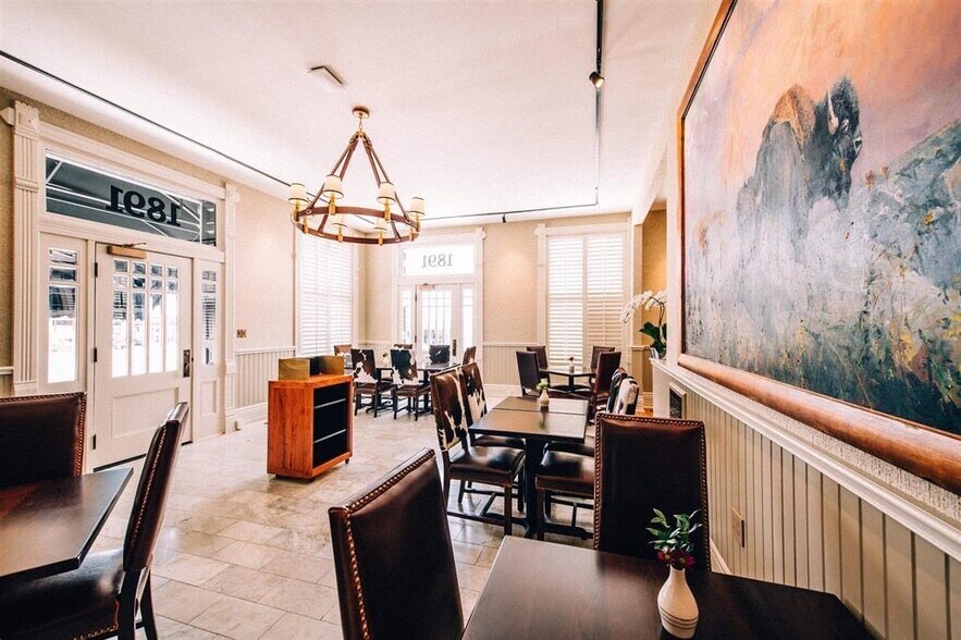 More Photos Of 601 Bessemer Ave, Llano Restaurant For Sale