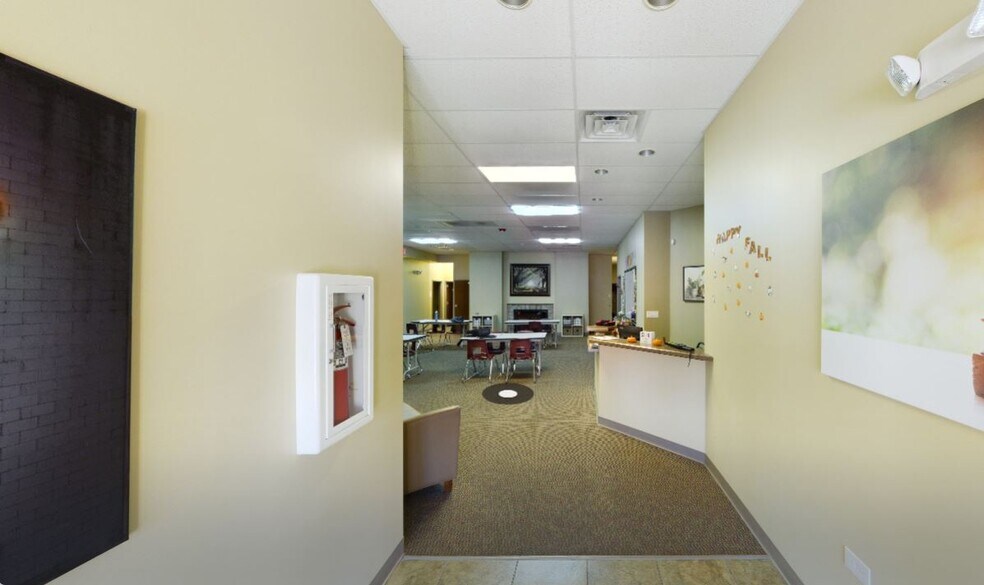 More Photos Of 180 S 8th St, West Dundee Freestanding For Sale