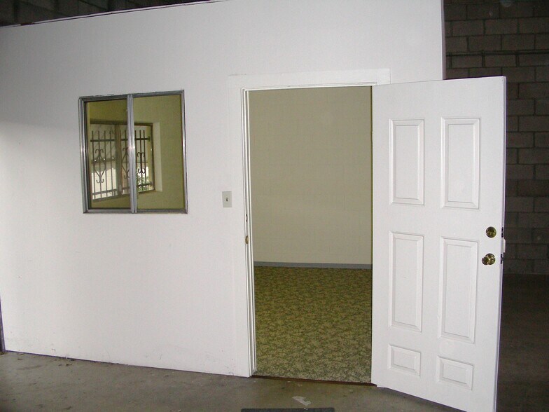 More Photos Of 4664 E Waterloo Rd, Stockton Warehouse For Lease