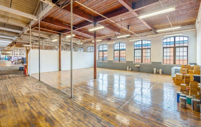 More Photos Of 1 Westinghouse Plz, Hyde Park Light Distribution For Lease