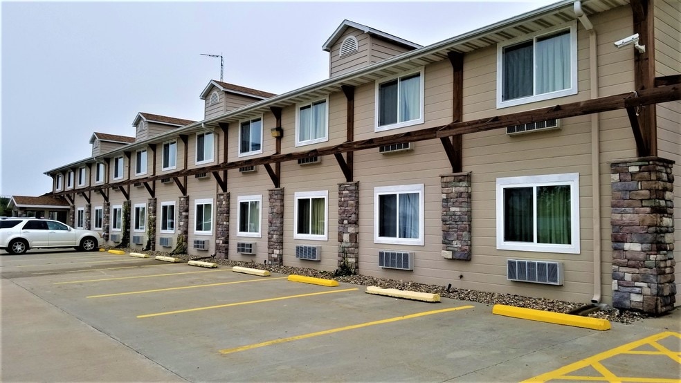 More Photos Of 1423 S US Old Highway 75, Sabetha Hotel For Sale