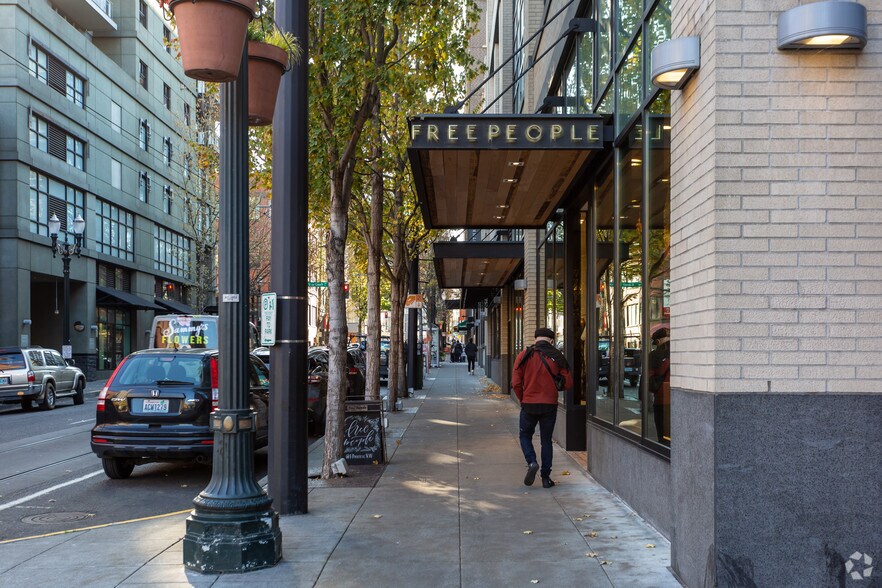 More Photos Of 1125 NW Couch St, Portland Office For Lease