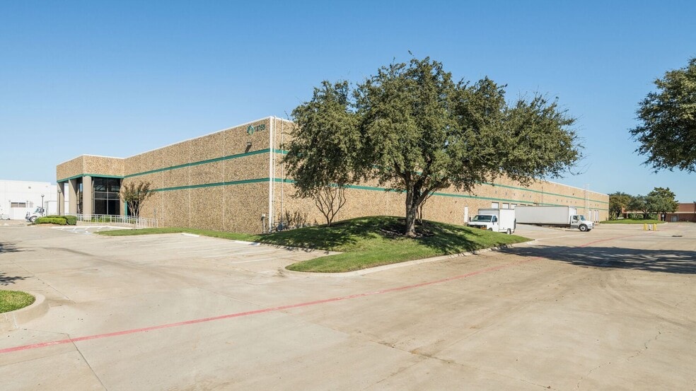 More Photos Of 13755-13775 Benchmark Dr, Farmers Branch Warehouse For Lease
