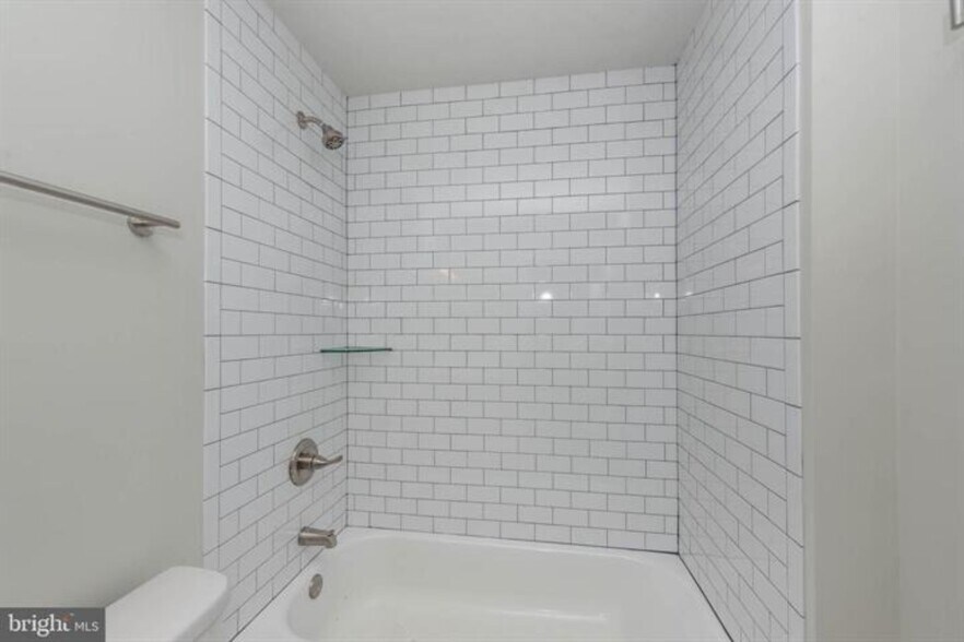 More Photos Of 400 N Patterson Park Ave, Baltimore Flex For Sale
